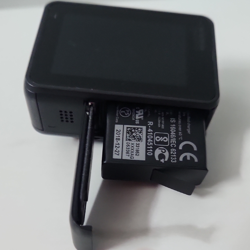 GoPro HERO7 Black with Accessories - Picture 7 of 8